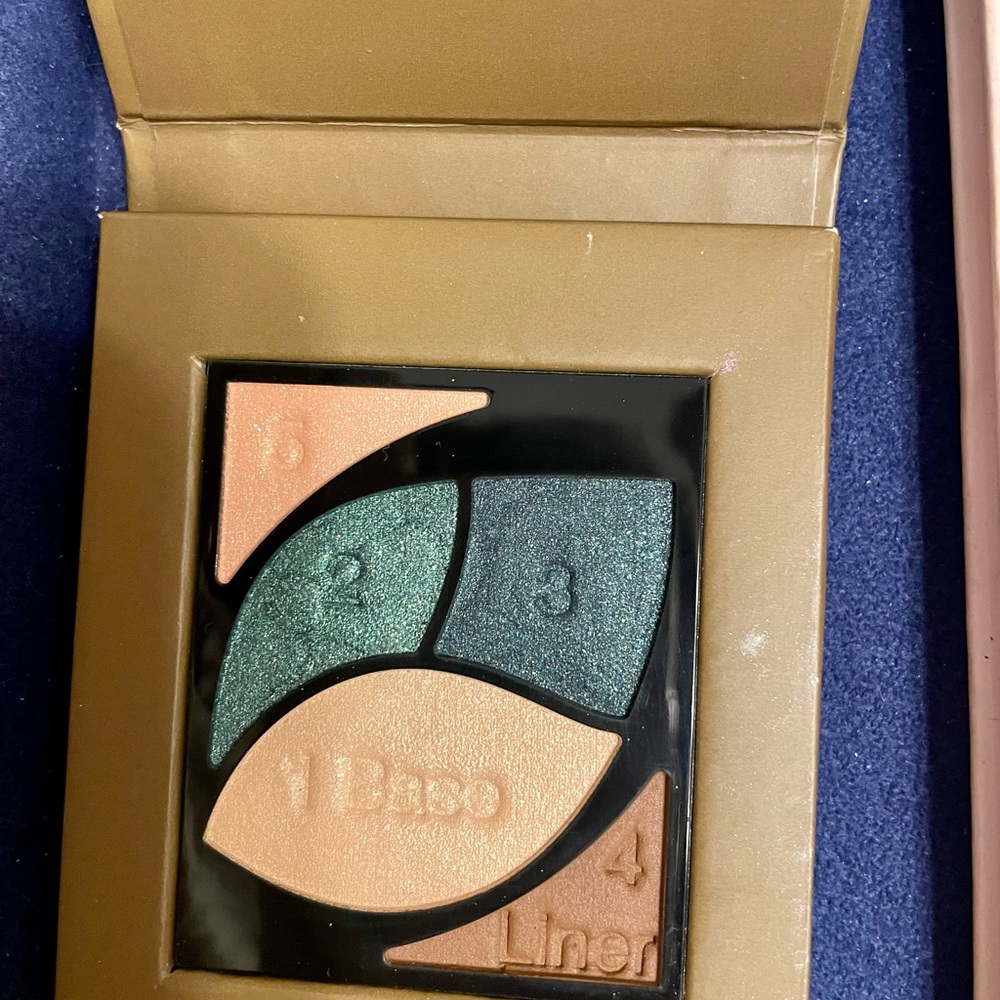 Makeup set - all new - Picture 2 of 6